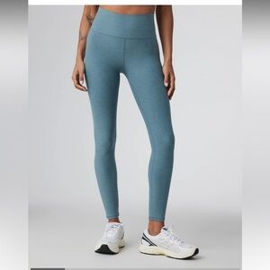 Vuori clean elevation legging